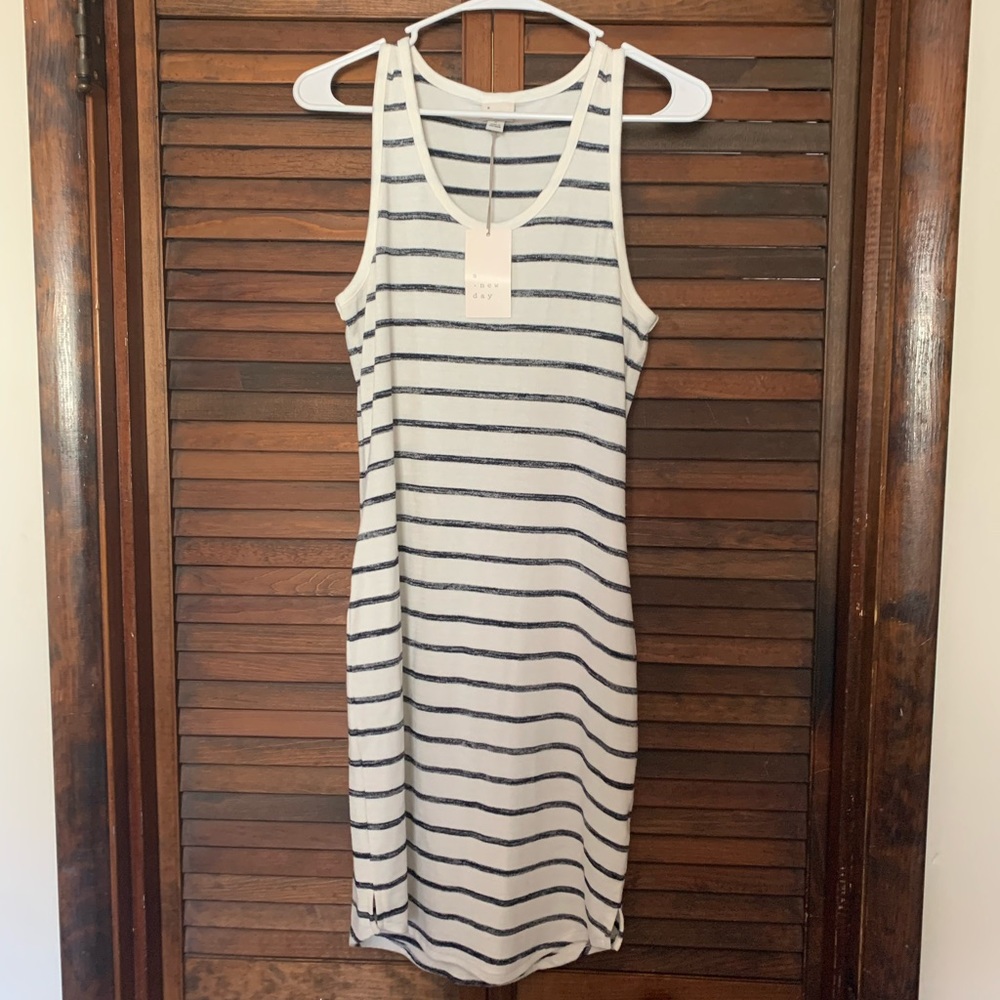 NWT size small womens tight fitting midi dress
